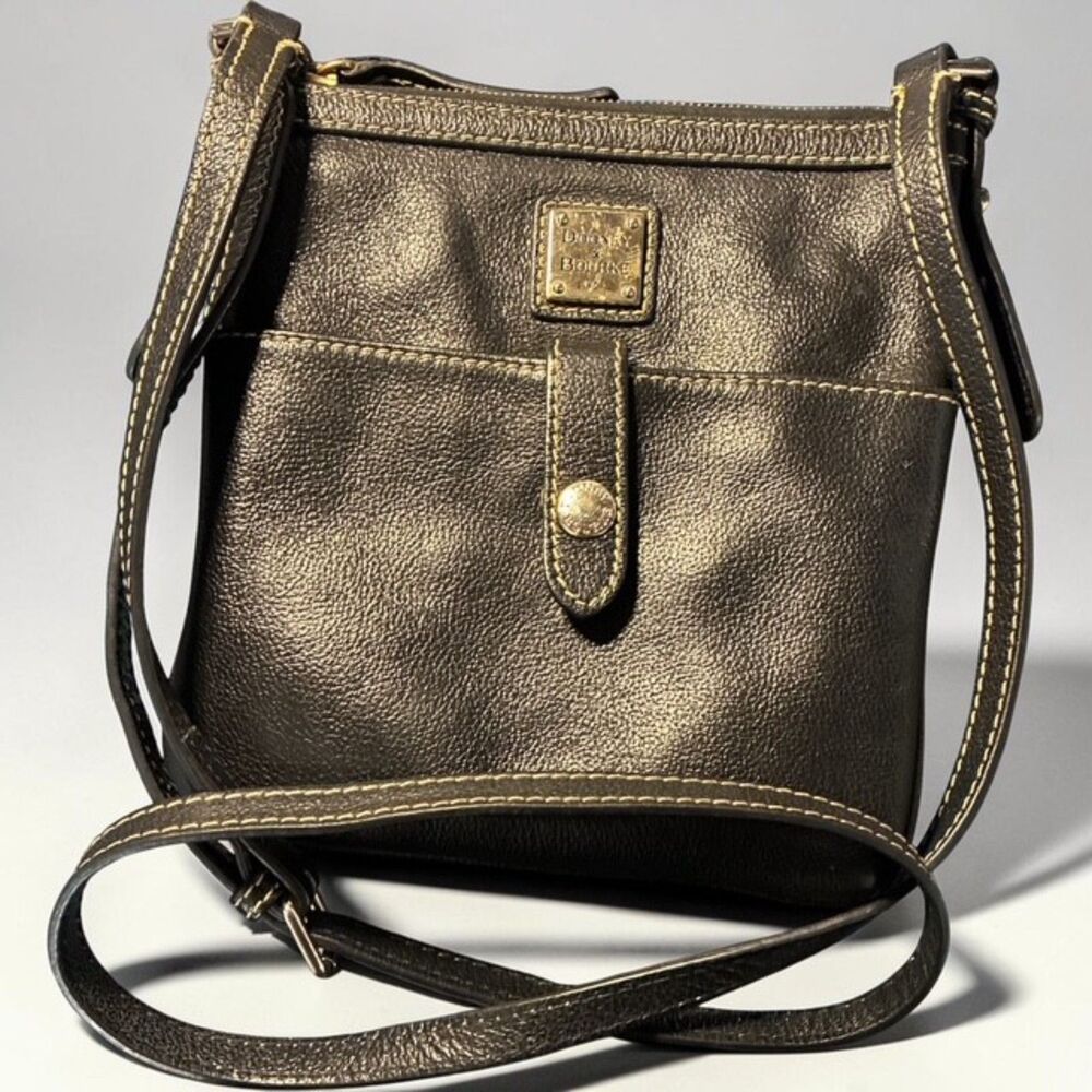 Dooney & Bourke VINTAGE Black Pebbled Leather Crossbody Swingpack Bag Classic